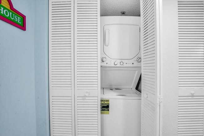 Building Photo - 3548 Alexandria Ave