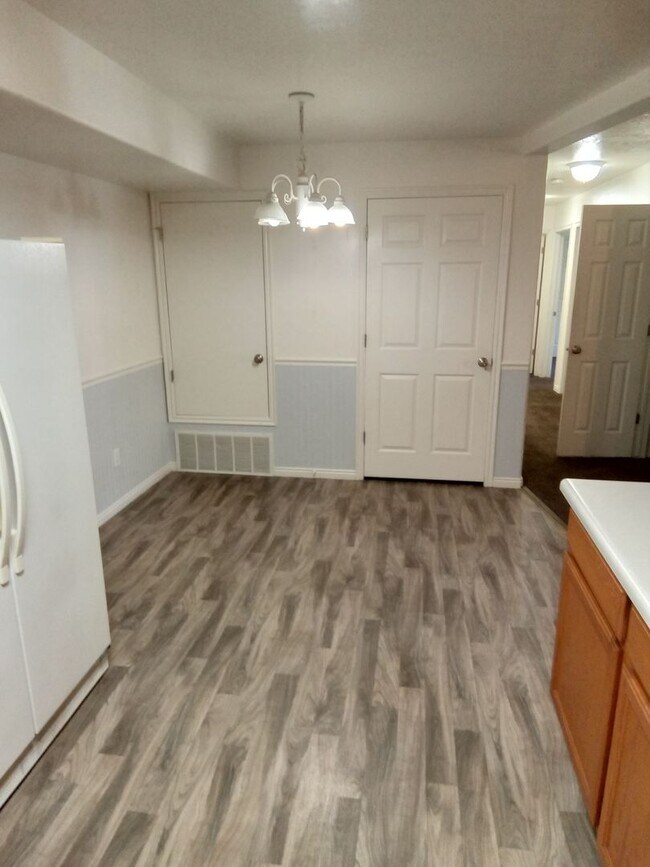 Building Photo - Willow Springs Condo