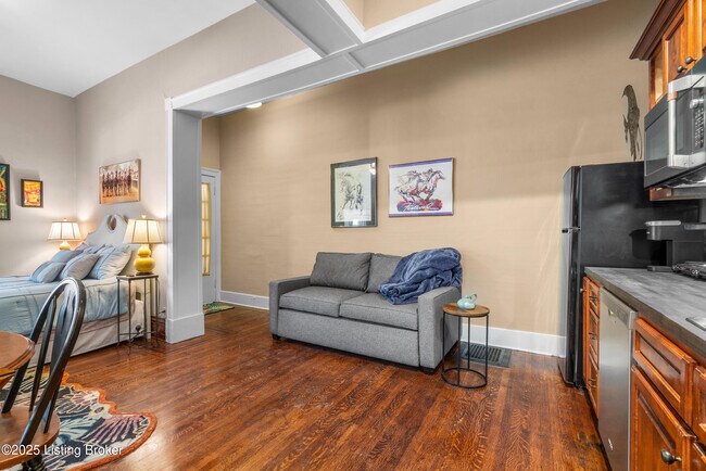 Building Photo - 1236 E Broadway