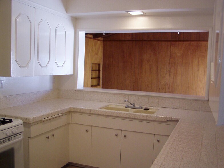 Building Photo - 8420 Casaba Ave