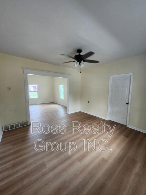 Building Photo - 653 Oswald St