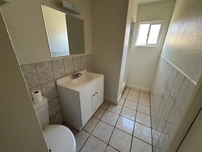 Building Photo - 1125 W Tunnell St