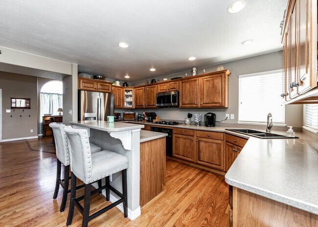Building Photo - Fabulous 6 bedroom + office D20 Home with ...