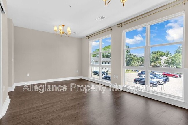 Building Photo - 1800 Mt Vernon Ave