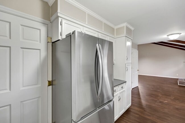 Building Photo - Charming 4-Bedroom, 2-Bath Brick Home with...