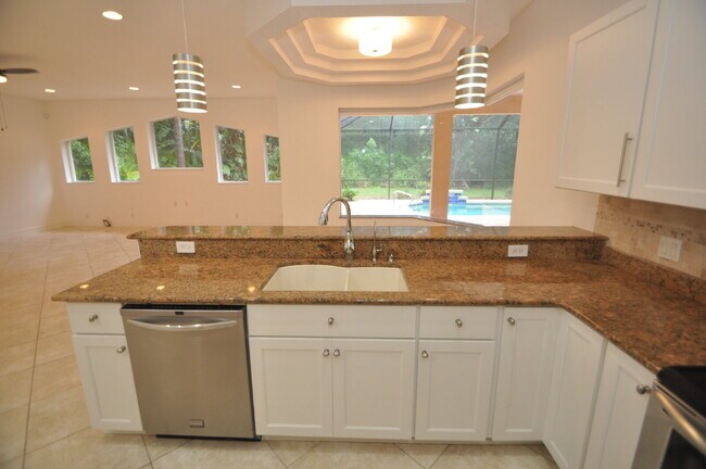 Building Photo - 12 Clementina Ct