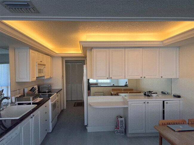 Building Photo - 4900 N Ocean Blvd