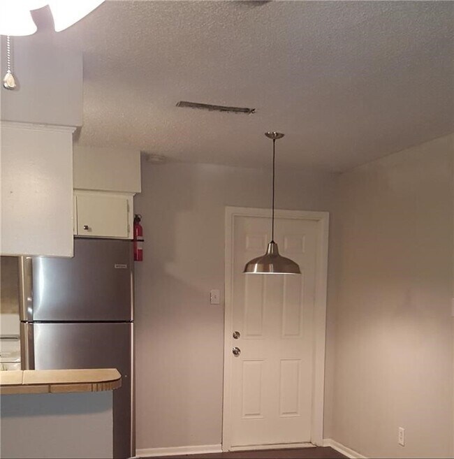 Building Photo - 11202 Selma Dr