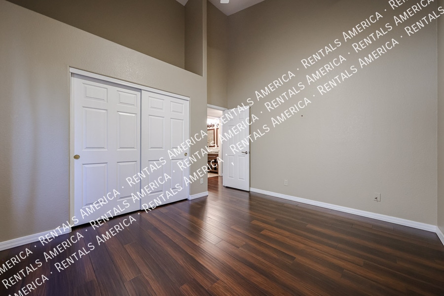 Building Photo - 6126 E Juniper Ave