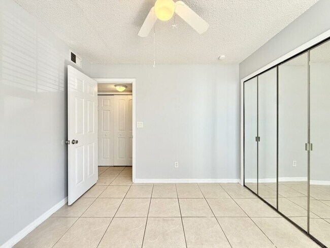 Building Photo - 2723 N Poinciana Blvd