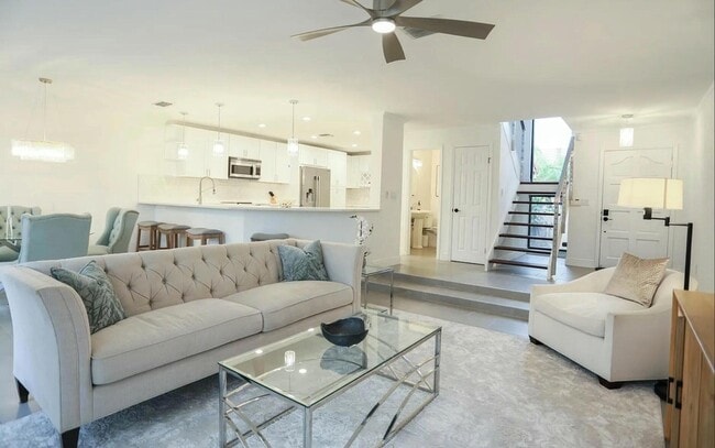 Building Photo - 819 Windermere Way