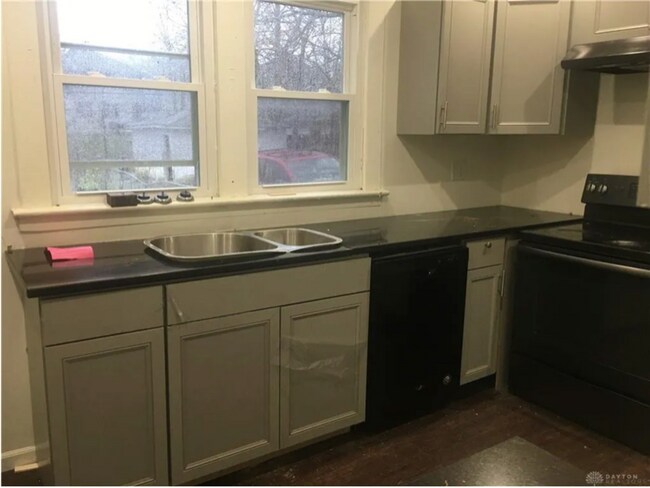 Building Photo - 144 W Fairview Ave