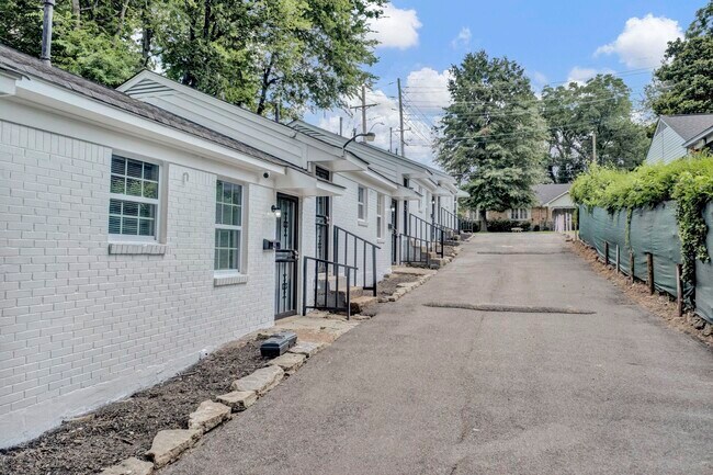 Building Photo - 2966 Yale Ave