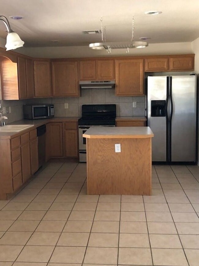 Building Photo - 5 Minutes from Holloman AFB - 5 Minutes from Alamogrodo