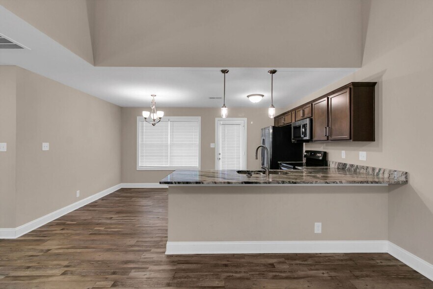 Building Photo - 1037 Whitney Dr