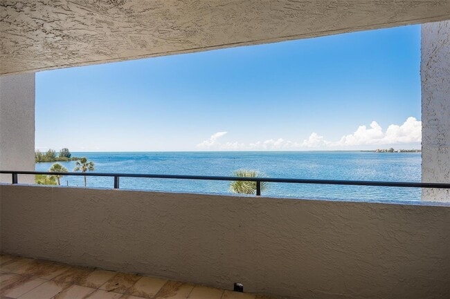 Building Photo - 6035 Sea Ranch Dr