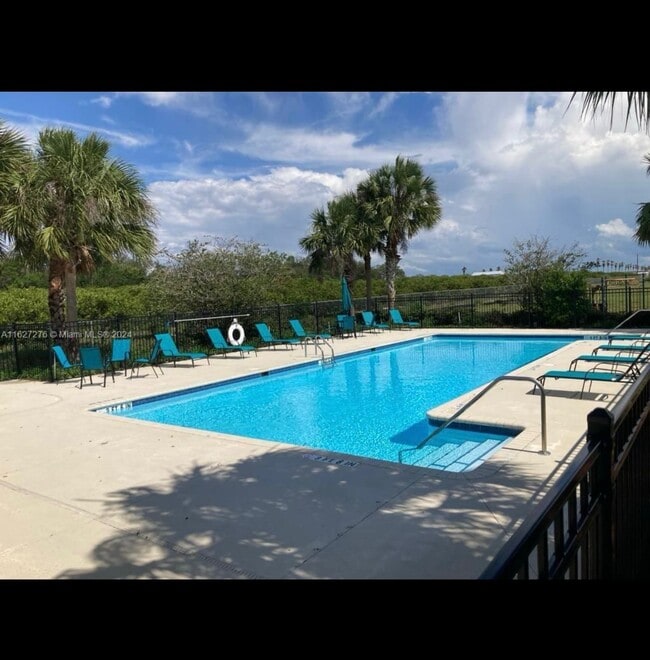 Building Photo - 1468 Las Villas Blvd