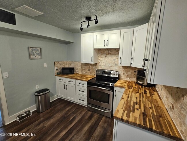 Building Photo - 7269 Balboa Rd