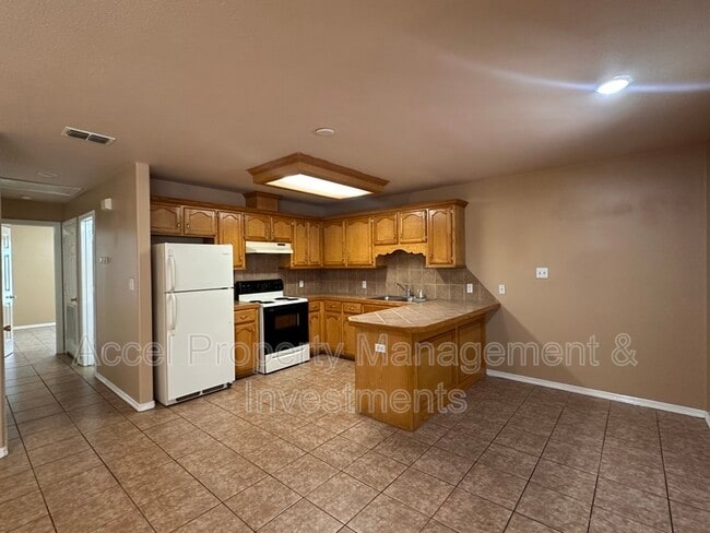 Building Photo - 811 French Ave