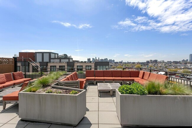 Building Photo - 1100 Maxwell Ln
