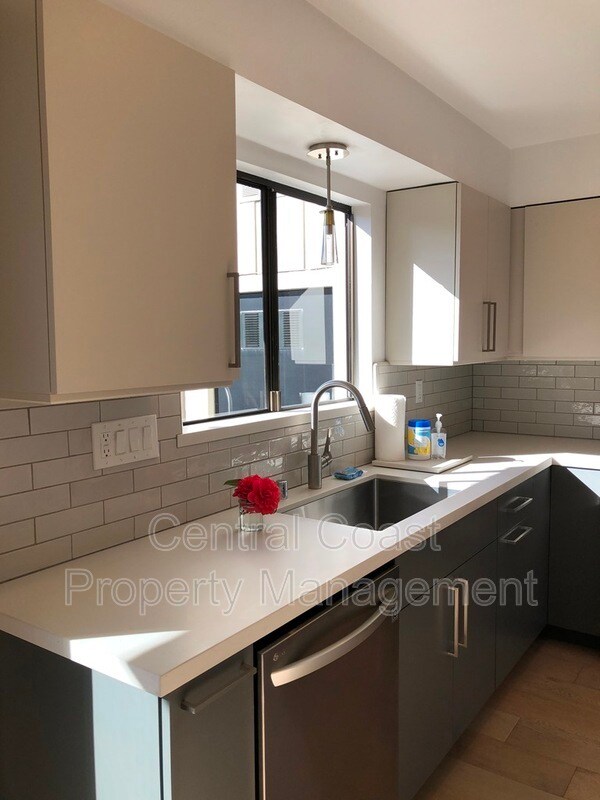 Building Photo - 3850 Rio Rd