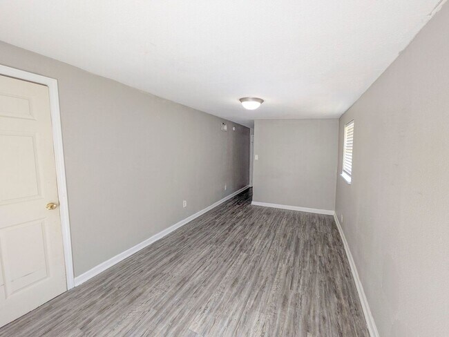 Building Photo - 290 Hebert Dr