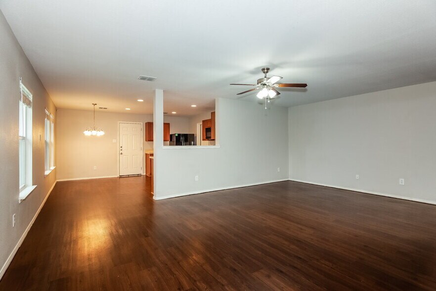 Building Photo - 16904 Fenwick Ct