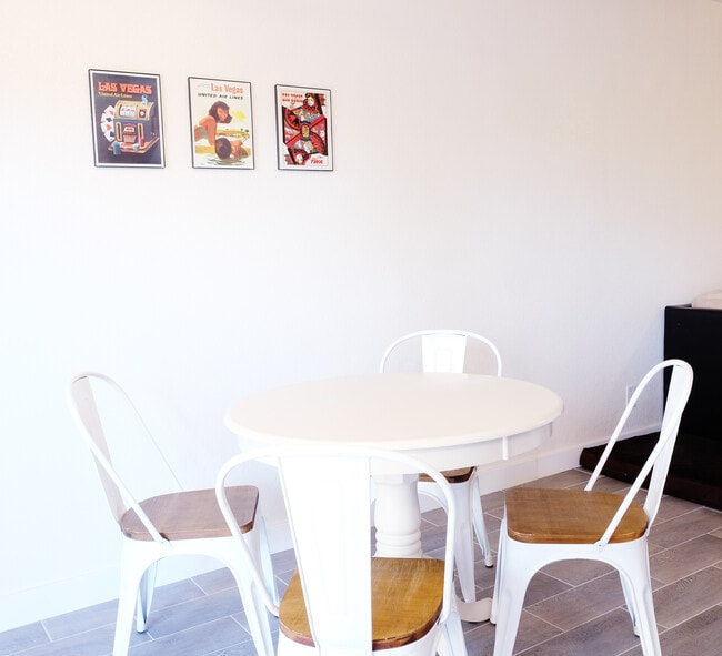 Building Photo - 6127 Meadowhaven Ln