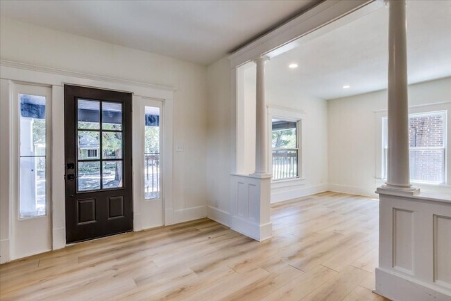 Building Photo - Riverside home for rent
