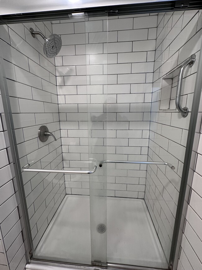 Building Photo - 644 Holly Vista Dr