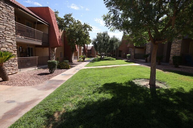 Building Photo - BELLA VITA CONDO - GUARD GATED - LOWER UNIT