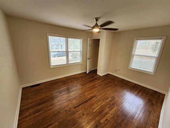 Building Photo - 214 Napoleon Dr SW