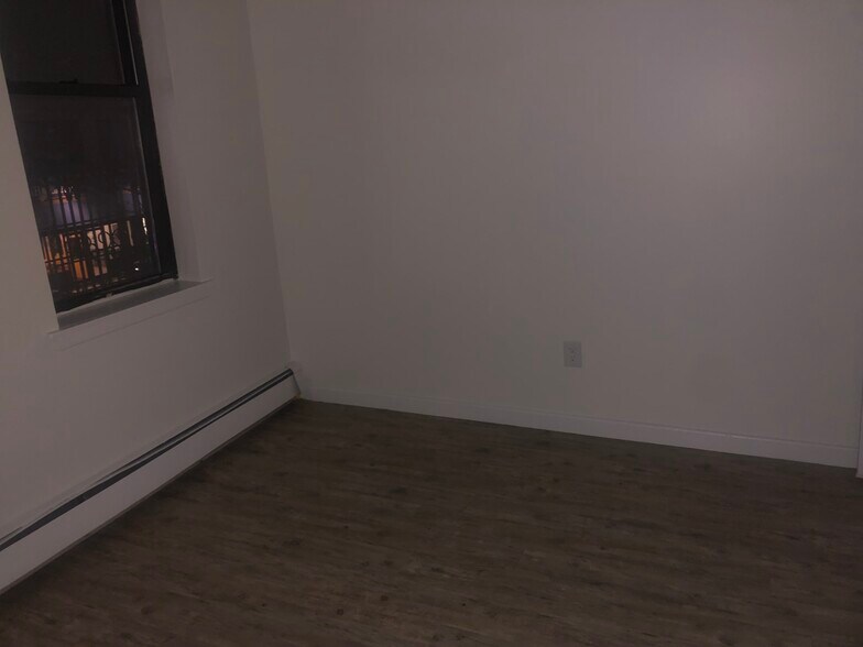 Building Photo - 400 North Ave