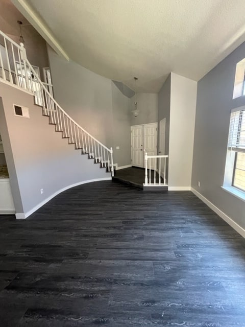 Building Photo - 6250 Sunny Meadow Ln