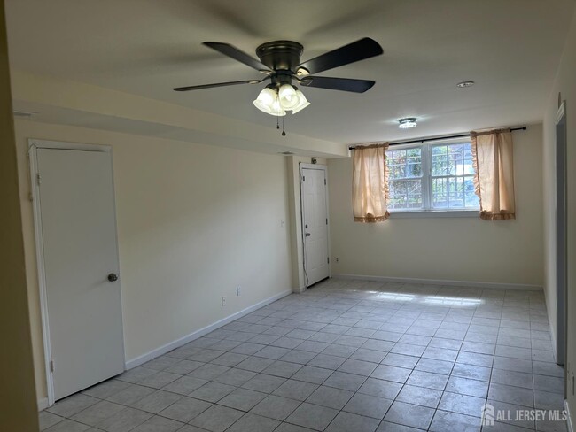 Building Photo - 211 College Dr