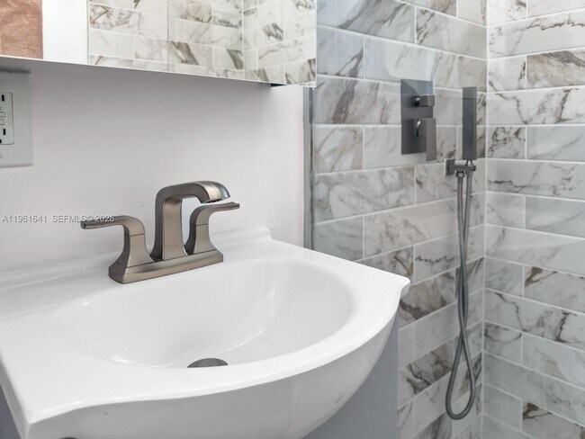 Building Photo - 1227 Euclid Ave