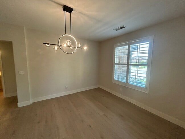 Building Photo - 2 Story house in Cul-De-Sac