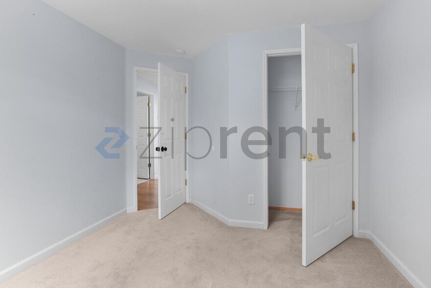 Building Photo - Unit