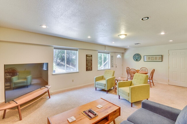Building Photo - 12909 Mueller Dr