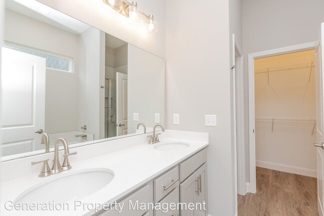 Building Photo - 4 br, 2.5 bath House - 566 Strong Avenue