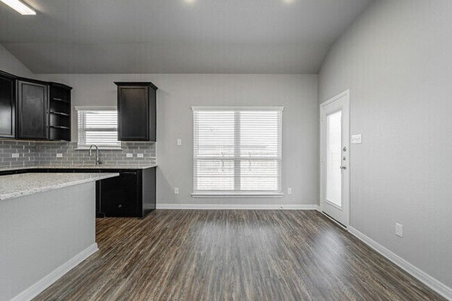 Building Photo - 1362 Kingsgate Dr