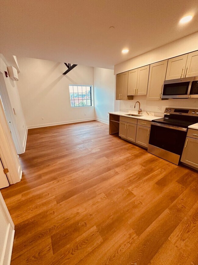 Building Photo - Fox Apartments, New One Bedroom Units, Dow...