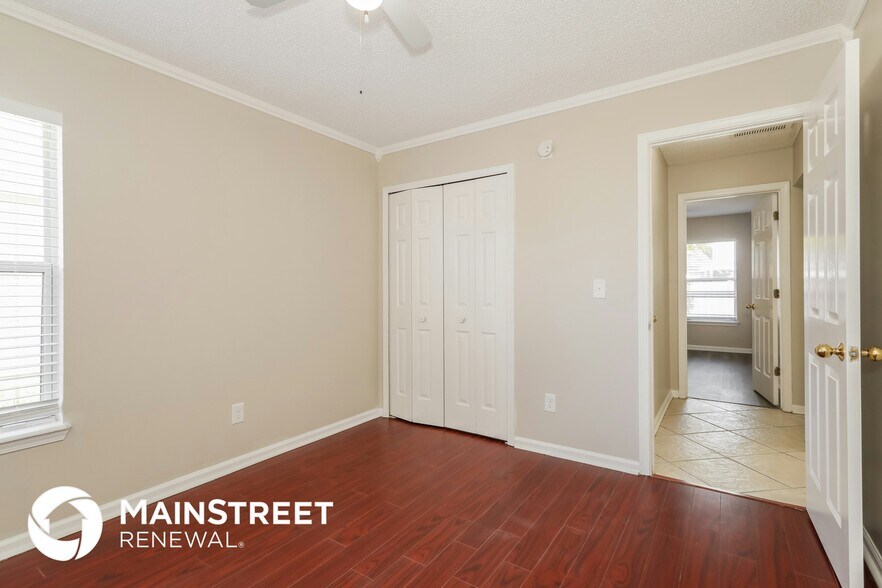 Building Photo - 3738 Woodbriar Dr