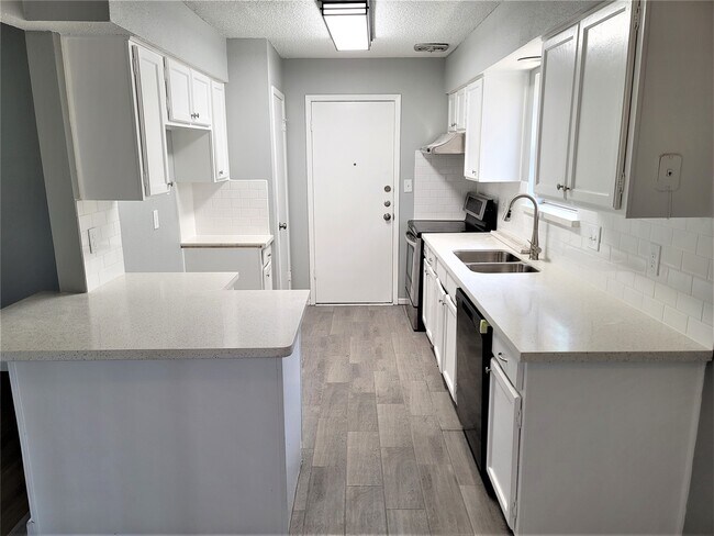 Building Photo - 6102 Havendale Dr
