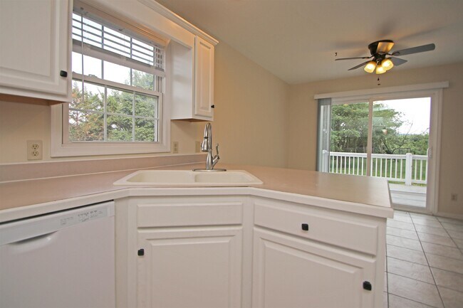 Building Photo - 1345 Goldfinch Dr