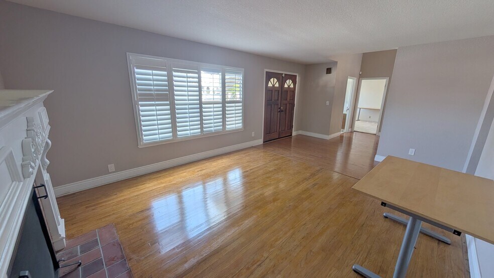 Building Photo - 559 Cherry Way