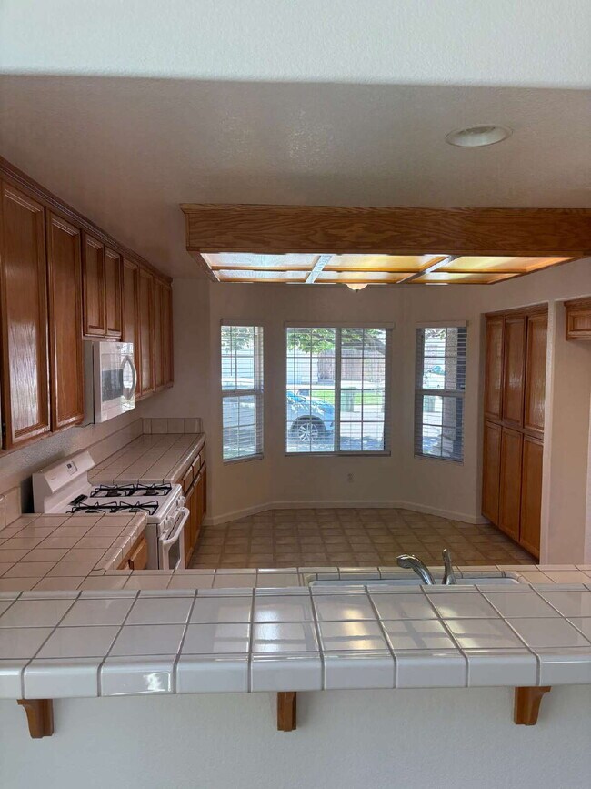Building Photo - Charming 3 Bedroom Home in Desirable Elk Grove Neighborhood with 2-Car Garage