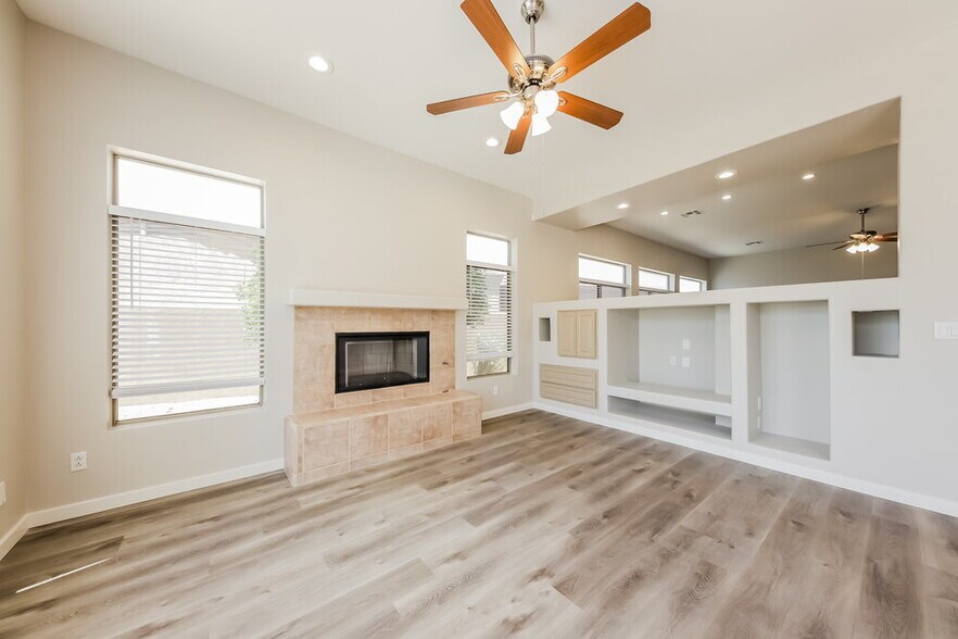 Building Photo - 6836 S 38th Pl