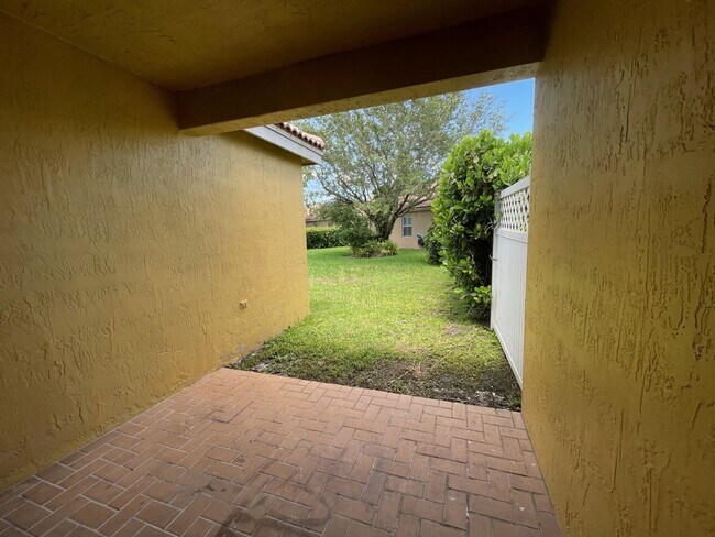 Building Photo - 1630 Zenith Way