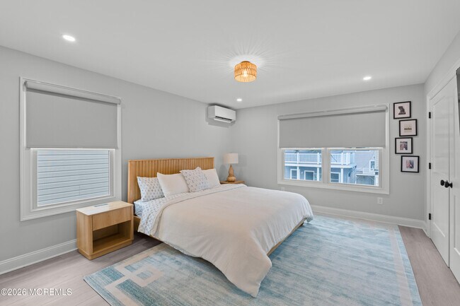 Building Photo - 11 Center St